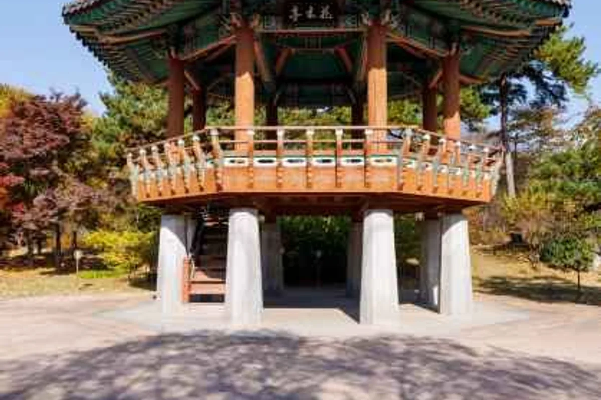 춘천 강변 캠핑 (출처 : 한국관광공사)